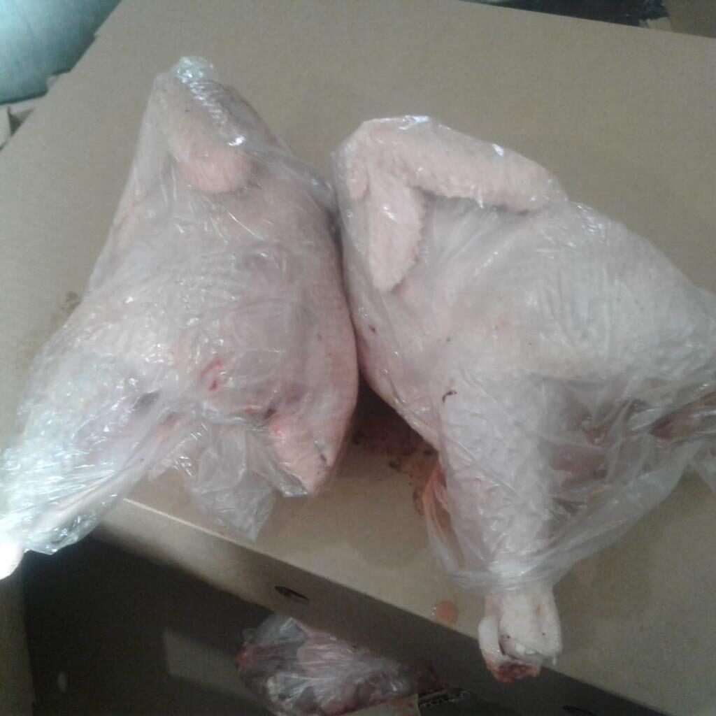 Купить куриц несушек от производителя. Несушка куры замороженные. Мясо кур производители не бройлеров. Тушки петухов Ломан Браун.